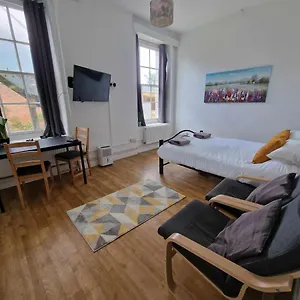 Apartment Apartment, Private Parking, Walk To Centre, Uni And Hospital, Long Prices, Exeter
